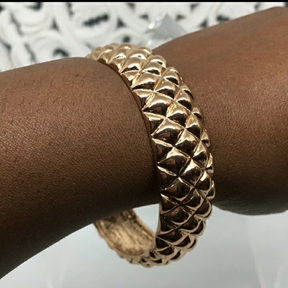 NWOT Bangle - Picture 2 of 2